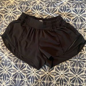 black lululemon hotty hot shorts